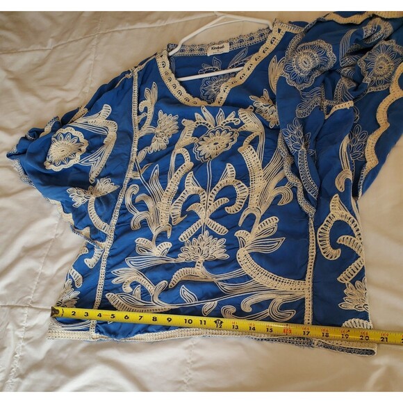 Kindred Womens Blouse Blue With Intricate White Embroidery Size XL Kimono Sleeve - Picture 5 of 5